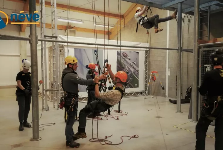 Formation sur les techniques de base pour les travaux en hauteur sur cordes